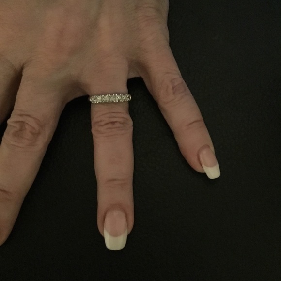 ‼️SOLD‼️EXQUISITE PLATINUM 7 STONE DIAMOND RING - Picture 6 of 8